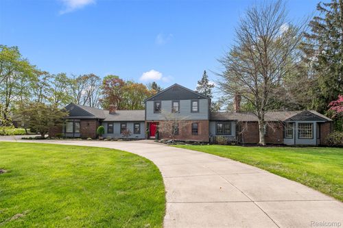 3937 Englewood Ct, West Bloomfield, MI, 48323-1814 | Card Image