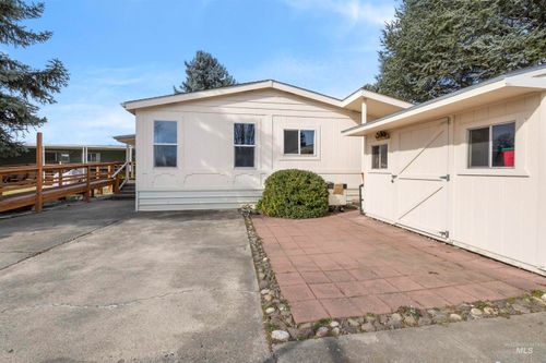 102-2015 6th Ave, Clarkston, WA, 99403-1546 | Card Image