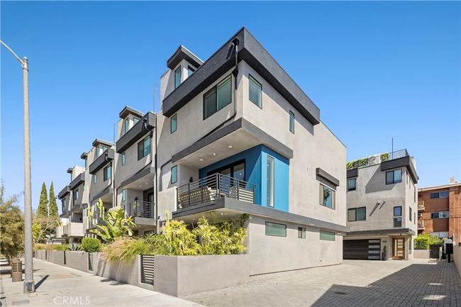 922 N Ridgewood Pl, House other with 3 bedrooms, 4 bathrooms and 2 parking in LOS ANGELES CA | Image 23