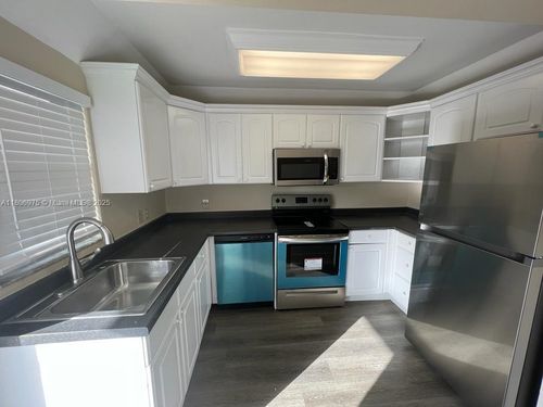 apt-18-617 Ixoria Ave, Fort Pierce, FL, 34982-6206 | Card Image