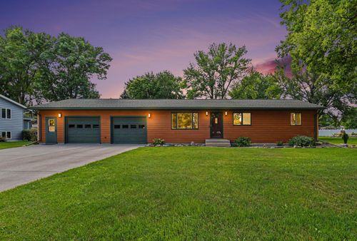 804 6th Ave Se, Pipestone, MN, 56164-1718 | Card Image