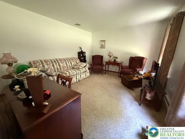9155 N Loop Rd, House other with 5 bedrooms, 4 bathrooms and null parking in Slatington PA | Image 8