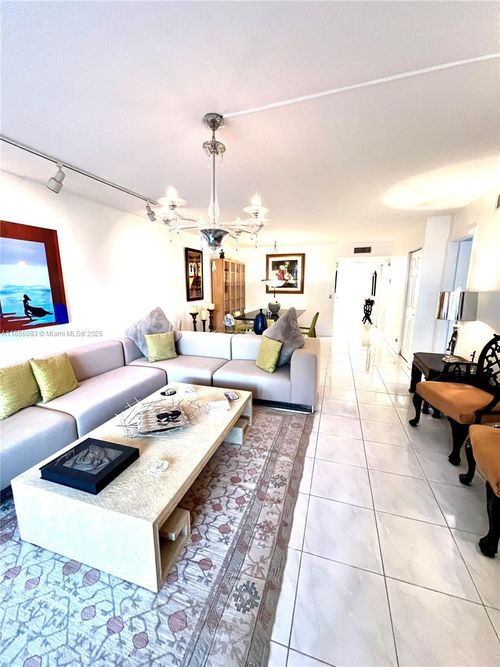 apt-102-408 Lakeview Dr, Weston, FL, 33326-2418 | Card Image