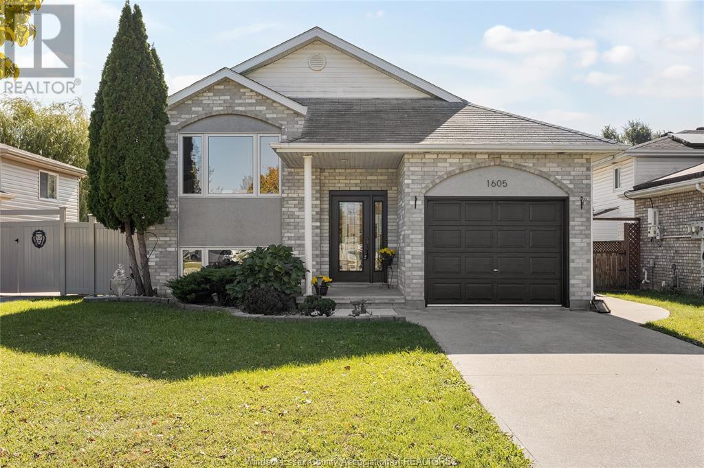 1605 Seymour Blvd, For Sale in Windsor Zoocasa