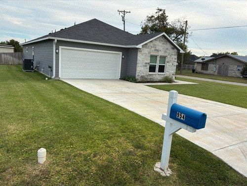 954 E Salty St, Thorndale, TX, 76577-9521 | Card Image