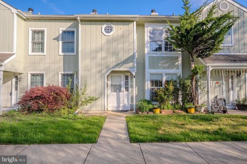 4 Pond View Dr, Plainsboro, NJ, 08536-2529 | Card Image