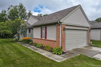 3084 Falcon Drive, Condo with 2 bedrooms, 2 bathrooms and null parking in Burton MI | Image 3