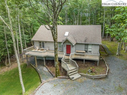 137 Staghorn Hollow Rd, Beech Mountain, NC, 28604-8218 | Card Image