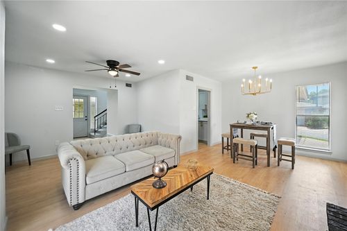6 Park Ln, Bedford, TX, 76021-5609 | Card Image