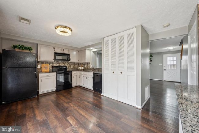 9030 Saint Steven Ct, Townhouse with 2 bedrooms, 3 bathrooms and null parking in MANASSAS PARK VA | Image 8