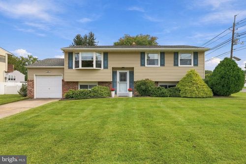 120 Woodview Ln, Cinnaminson, NJ, 08077-3218 | Card Image