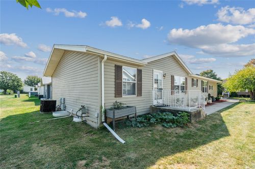279 Paddock Cir, Iowa City, IA, 52240-7213 | Card Image