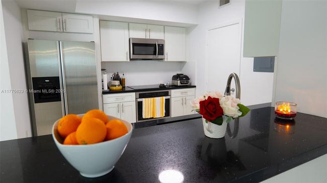 APT-1509 - 9066 Sw 73 Rd Ct, Condo with 2 bedrooms, 2 bathrooms and null parking in Pinecrest FL | Image 6