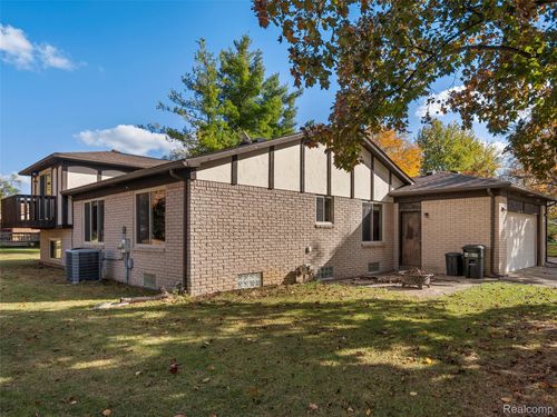 1939 Chancery Dr, Troy, MI, 48085-1432 | Card Image