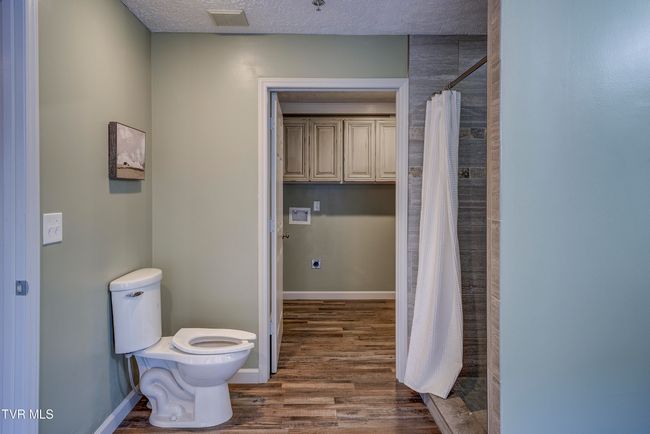 From Bathroom into Laundry | Image 30