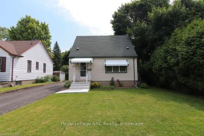 6776 Betty Ave, House other with 3 bedrooms, 2 bathrooms and 4 parking in Niagara Falls ON | Image 3