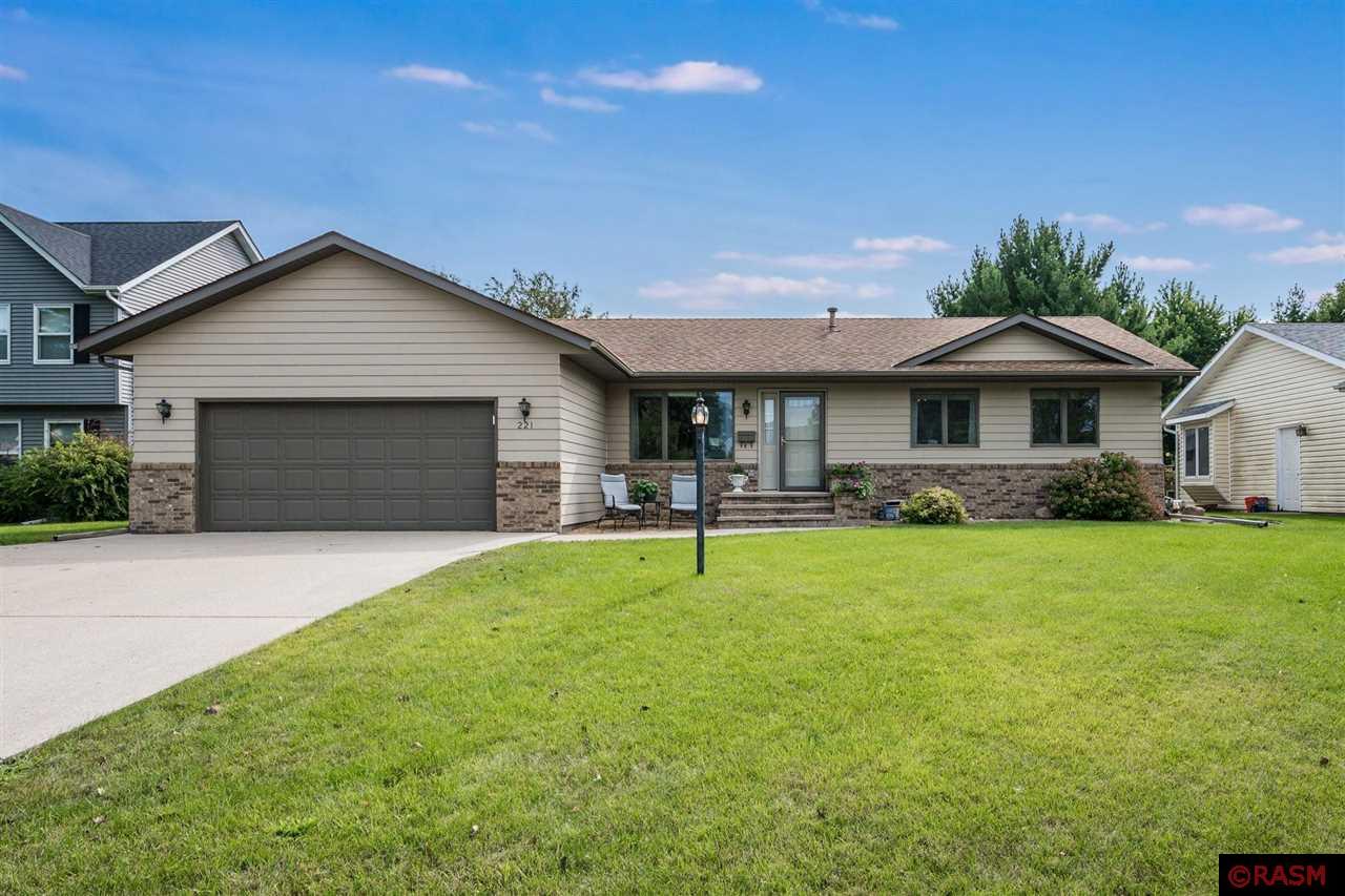 Wadsworth Dr, Mankato, MN 56001