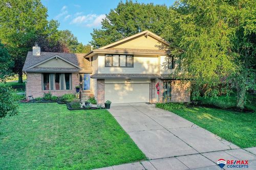3400 Fox Hollow Cir, Lincoln, NE, 68506-4633 | Card Image