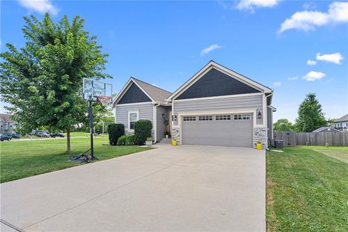 1658 Davis Cir, Eudora, KS, 66025-7905 | Card Image