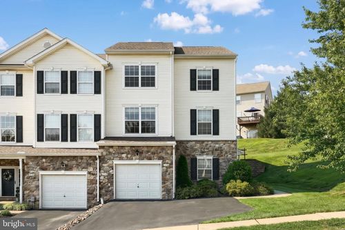 2136 Maple Crest Blvd, YORK, PA, 17406-1566 | Card Image
