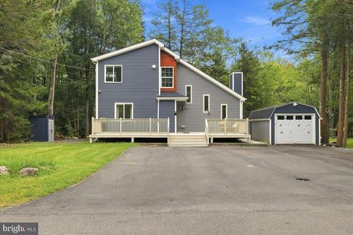 5121 Eagle Pl, Pocono Summit, PA, 18346-7837 | Card Image