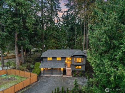 15817 Se Newport Way, Bellevue, WA, 98006-1837 | Card Image