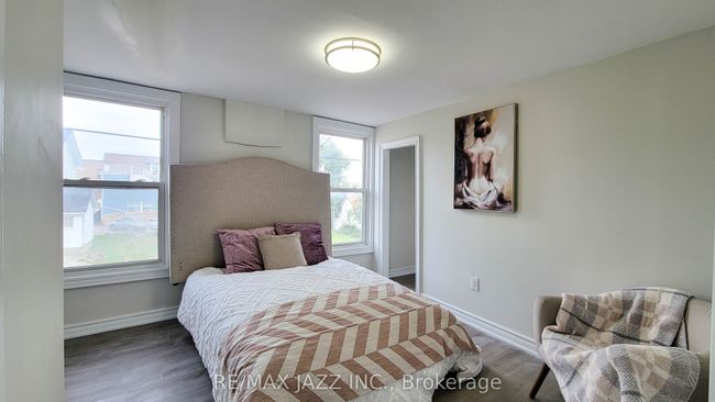 7 Maple St, House other with 5 bedrooms, 2 bathrooms and 1 parking in Oshawa ON | Image 9