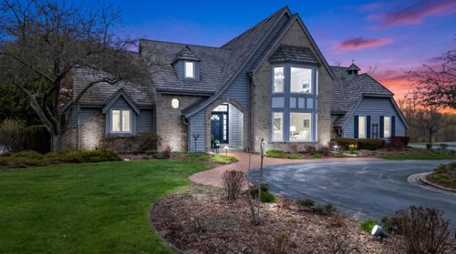 702 W Haddonstone Pl, Mequon, WI, 53092-5966 | Card Image