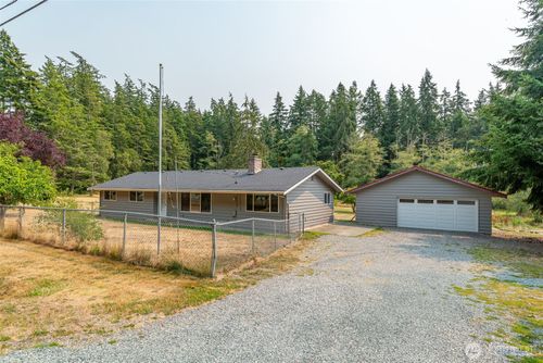 216 E Sleeper Rd, Oak Harbor, WA, 98277-9424 | Card Image