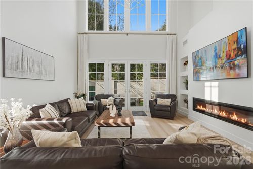 134 Wendover Heights Cir, Charlotte, NC, 28211-1345 | Card Image