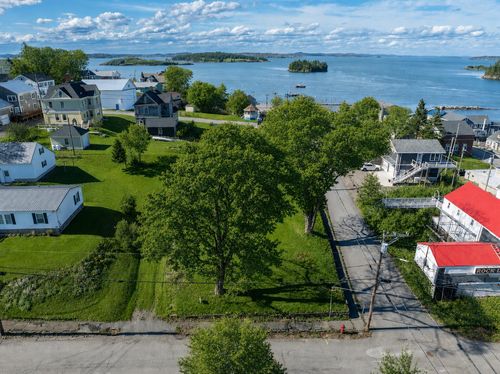 11 Pleasant St, Lubec, ME, 04652-1116 | Card Image