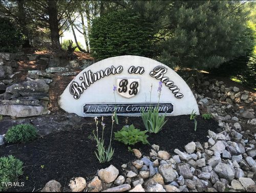 1036 Biltmore Pl, Piney Flats, TN, 37686-3047 | Card Image