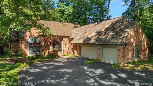 3546 Bloomfield Club Dr, Bloomfield Hills, MI, 48301-2103 | Card Image