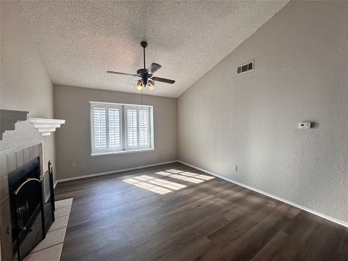 apt-102-1411 Gracy Farms Ln, Austin, TX, 78758-2228 | Card Image