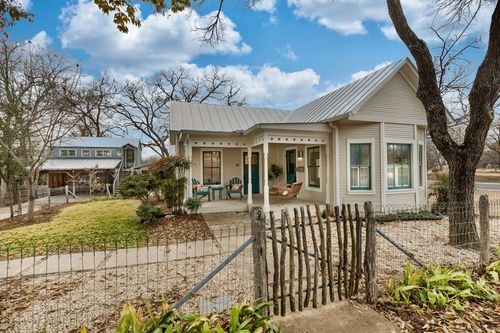 319 W Creek St, Fredericksburg, TX, 78624-3703 | Card Image