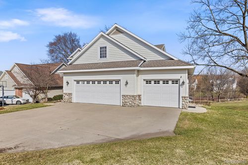 3127 Royal Hannah Dr Ne, Rockford, MI, 49341-7525 | Card Image