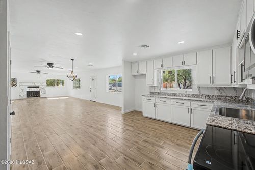 1825 W Probasco Dr, Tucson, AZ, 85746-4020 | Card Image
