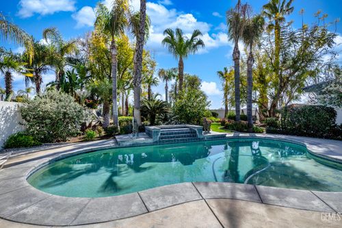 11315 Queensbury Dr, Bakersfield, CA, 93312-7055 | Card Image