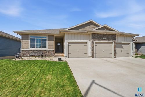 2305 S Sadie Ave Avenue, Sioux Falls, SD, 57106 | Card Image