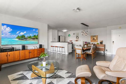 c216-9 Ne 19th Ct, Wilton Manors, FL, 33305-1094 | Card Image
