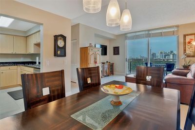 1404 - 2475 Brickell Ave, Condo with 2 bedrooms, 2 bathrooms and null parking in Miami FL | Image 3