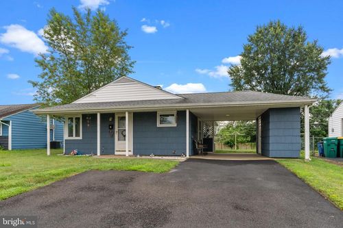 724 Auburn Rd, FAIRLESS HILLS, PA, 19030-2437 | Card Image