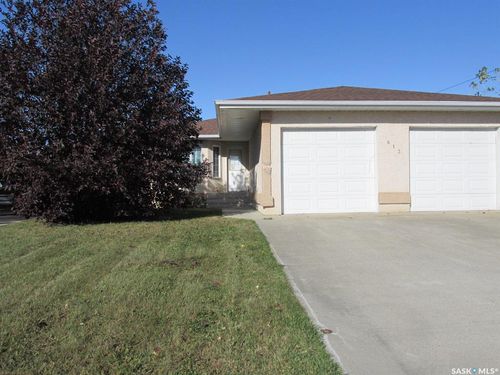 613 9th Ave W, Nipawin, SK, S0E1E0 | Card Image
