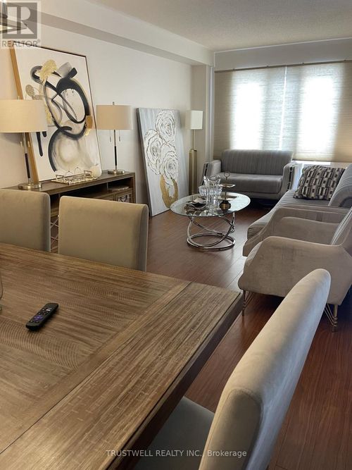 18 Merrill Ave, Richmond Hill, ON, L4B4E2 | Card Image