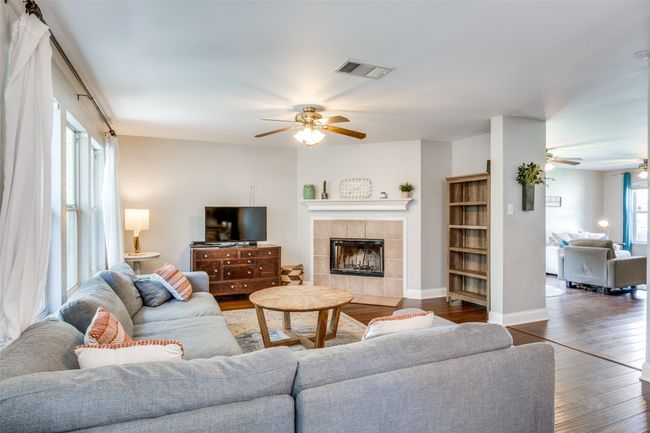 4018 Cedar Elm Ln, House other with 5 bedrooms, 3 bathrooms and null parking in Dallas TX | Image 6