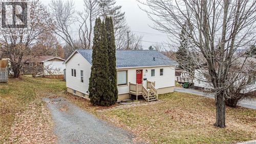 122 Preston Dr, Fredericton, NB, E3A2L6 | Card Image