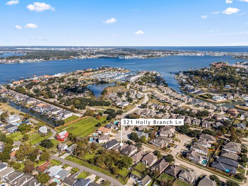 321 Holly Branch Ln, Kemah, TX, 77565-2699 | Card Image