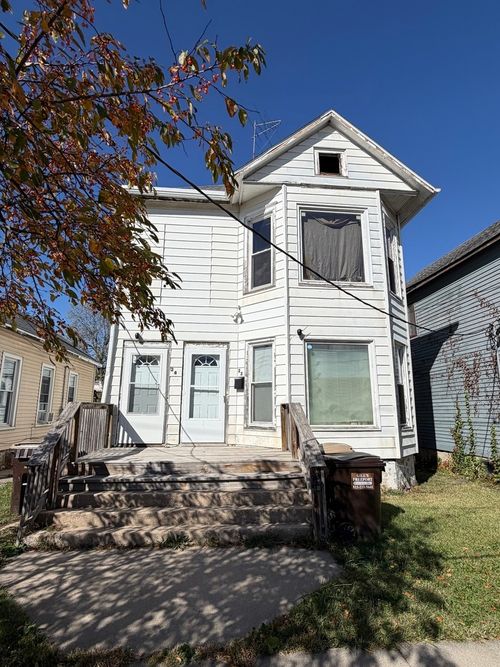 22-24 W Clark St, Freeport, IL, 61032-3304 | Card Image