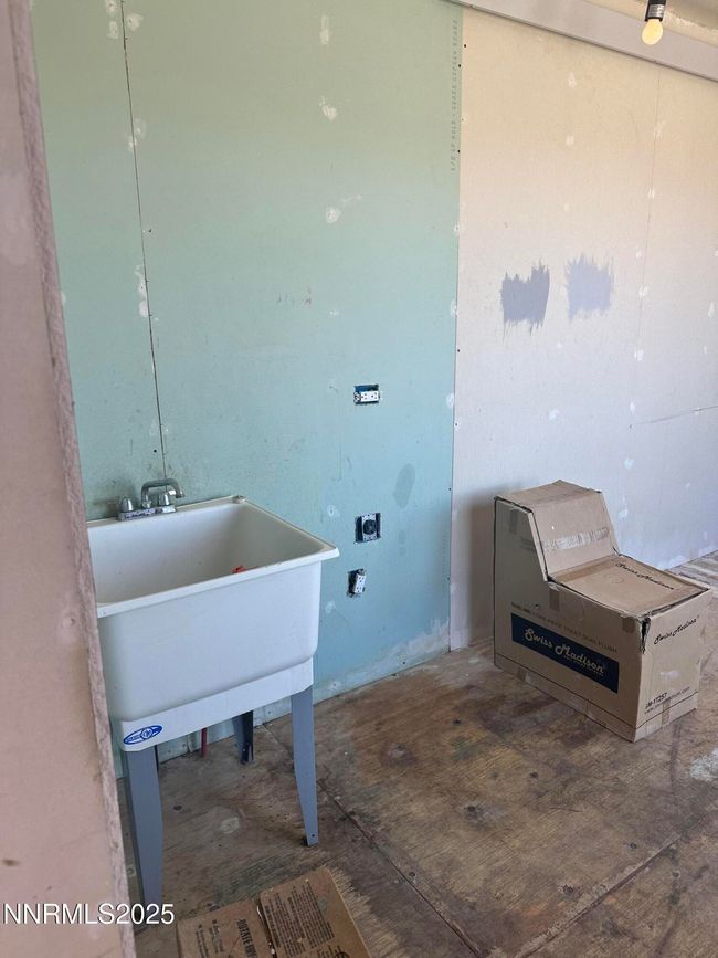 2068 Sierra Vista Dr, House other with 1 bedrooms, 1 bathrooms and 2 parking in Tonopah NV | Image 7