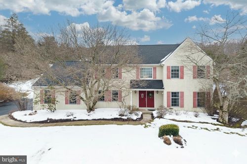 35 Oakwood Ln, PHOENIXVILLE, PA, 19460-4649 | Card Image